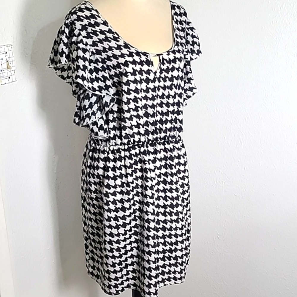 Dots Black & White Houndstooth Dress, Ruffled Sleeves, Size 1X